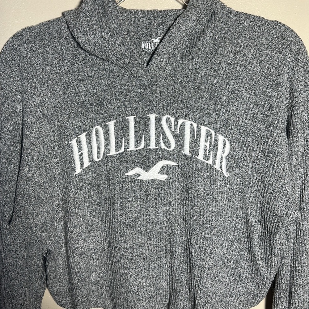 Hollister Gray Ribbed Hooded Cropped Top | XS‎ - Picture 2 of 4